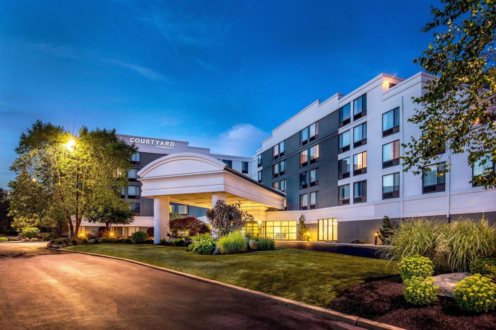 Courtyard Boston Marlborough Hotel Exterior photo